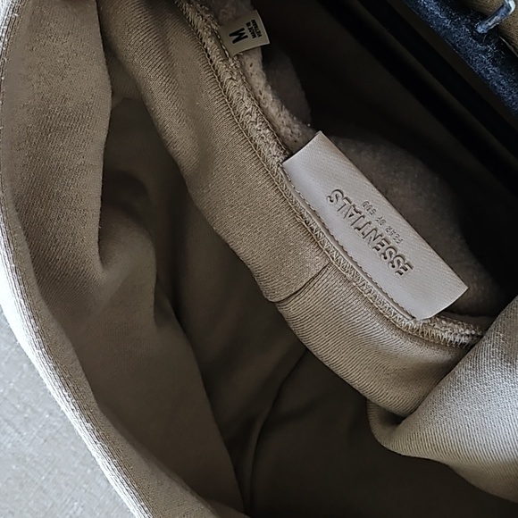 Essentials Hoodie Sweater - Picture 2 of 4